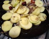 A picture of step 4 of Tawa aloo ki katliyan.