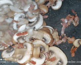 Foto del paso 4 de la receta: Arroz frito con currys, setas y bacon