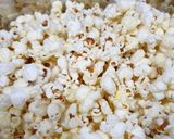 Foto langkah ke 2 dari resep Halloween Popcorn.