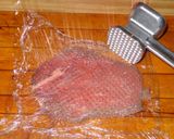 A picture of step 1 of Bistec Suizo.