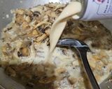 Foto langkah ke 3 dari resep Creamy Mushroom Sauce🍄‍🟫🍕🥩🥗🍝😋.