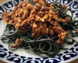 Foto del paso 4 de la receta: Spaghetti negros con falsa boloñesa (de soja texturizada)