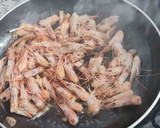 Foto del paso 5 de la receta: Cazuela de rape, gambas y almejas con patatas