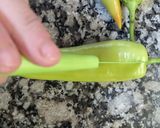 Foto del paso 1 de la receta: Ajíes Verdes Largos Rellenos de Queso