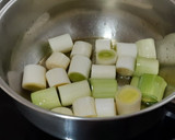 Foto del paso 2 de la receta: Potaje de garbanzos y puerros, con taquitos de jamón