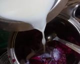 A picture of step 2 of Dragon apple smoothie.
