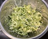 Une image de l'étape 3 de Croquettes de courgettes au parmesan et coriandre.