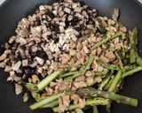Foto del passaggio 2 della ricetta Gnocchi di tofu al grano saraceno ed erbe aromatiche con ragù di funghi, asparagi e noci