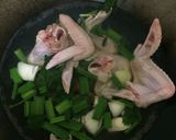 Foto langkah ke 2 dari resep Kaldu ayam.