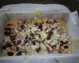 A picture of step 7 of Mango Cake without Oven.