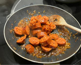 Foto del paso 5 de la receta: Chorizos flambeados con miel y mostaza