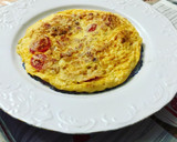 Foto del paso 4 de la receta: Tortilla de tomate cherry y taquitos de jamón