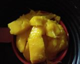 A picture of step 1 of Mango popsicle.