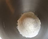 Une image de l'étape 1 de Pâte brisée au citron vert, vanille et lait.