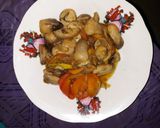 Foto langkah ke 5 dari resep Oseng jamur kancing.