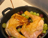 Foto del paso 5 de la receta: Pollo asado con uvas