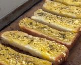 Foto langkah ke 4 dari resep Garlic Bread Ala Pizza Hut.