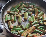A picture of step 3 of Restaurant style bhindi masala.