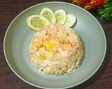 Foto langkah ke 4 dari resep Nasi Goreng Udang Telur praktis.