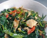 Foto langkah ke 6 dari resep Tumis kangkung ebi kering.