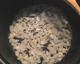 Foto del paso 2 de la receta: Guisantes con huevo cocido (receta tupper)