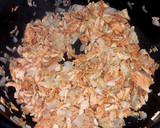 Foto del paso 2 de la receta: Patatas a la importancia con pollo (al horno de Mercadona)