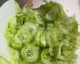 Uborkasaláta recept fázis 1 fotója