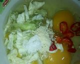 Foto langkah ke 2 dari resep Telur kubis Dadar.