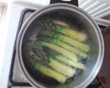Baconba göngyölt zöld spárga recept fázis 2 fotója