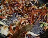 A picture of step 6 of Hakka Noodles with Chicken Swirls.