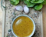 Une image de l'étape 2 de 🌿 Vinaigrette à l'orange et moutarde à l'ancienne.