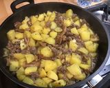 Une image de l'étape 13 de Pommes de terre au bœuf, ail fumé, shiitakes et bouillon de chevreau.