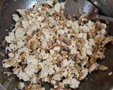 Foto langkah ke 5 dari resep Tumis Tahu Jamur Isian Bacang.