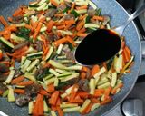 A picture of step 4 of Spaghetti with Stir-Fried Vegetables and Soy Sauce.