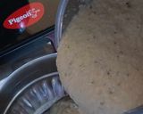 A picture of step 2 of Urad Dal ki curd pakodi chat.