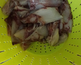 Foto del paso 1 de la receta: 🦑🍾Chipirones a la sidra con almejas y patatas💙💛