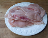 Foto del paso 1 de la receta: 120. Pechugas de pollo con guisantes y aceitunas