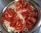 Une image de l'étape 3 de Nouilles japonaises sautées aux tomates et champignons.
