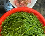 Hình bước làm 1 của món Canh hẹ thịt bằm