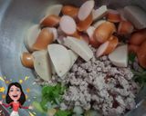 รูปขั้นตอนการทำที่ 7 ของ ยำหมูยอไส้กรอก ใส่ซอสพริก #6