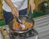 รูปขั้นตอนการทำที่ 13 ของ หมูสามชั้นผัดพริกแกงถั่วฝักยาว กินกับข้าวสวยร้อนๆ อร่อยมาก