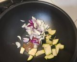 清冰箱蒲燒鰻蔬菜炒公仔麵的食譜步驟2照片