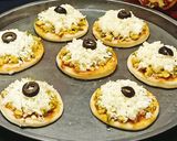 A picture of step 4 of Mini Pizza 🍕🍕🍕.