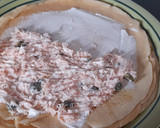 Foto del paso 2 de la receta: Crepe de Salmón a la parrilla, queso y alcaparras