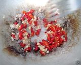 A picture of step 2 of Tumis tauge.