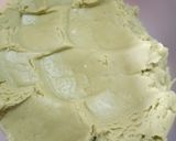 Foto langkah ke 2 dari resep Strawberry Dots Matcha Cookies.