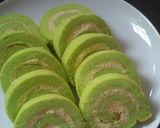 Foto langkah ke 8 dari resep Swiss Roll Pandan Keju.