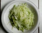 Foto langkah ke 2 dari resep Es Teh Timun.