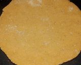 मक्का की रोटी (makka ki roti recipe in Hindi) रेसिपी चरण 2 फोटो
