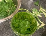 A picture of step 1 of Spinach and Matcha Pancakes.